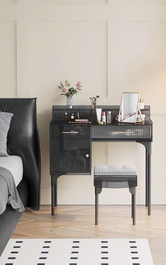 Loulan Dresser